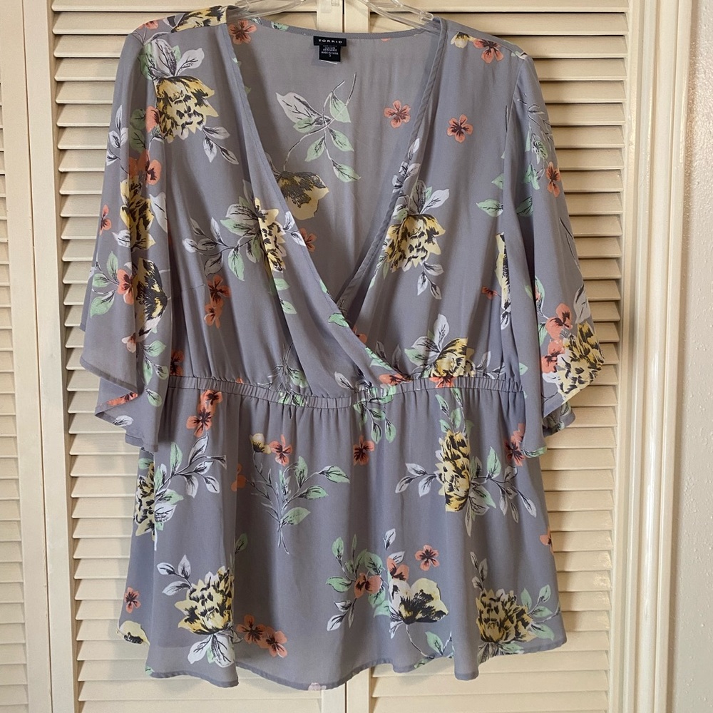 Grey floral torrid blouse